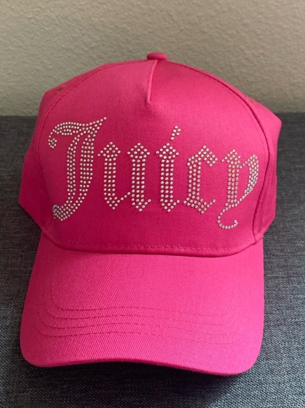 BRANDNEW W/O TAG Juicy Couture Hot Pink Crystal Logo Cap